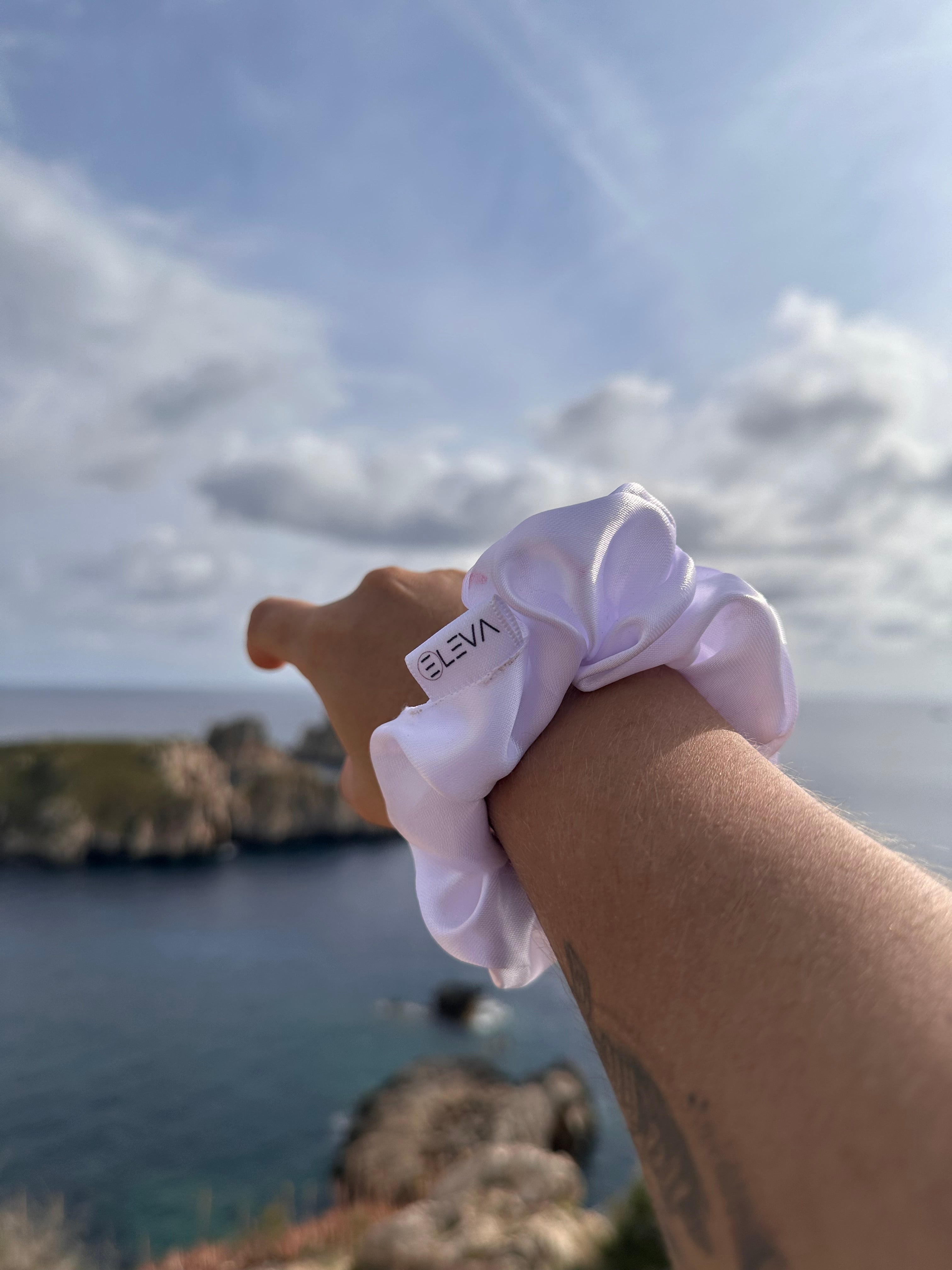 Atemporal White - Scrunchie Mediana